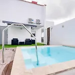 Villa Adrián